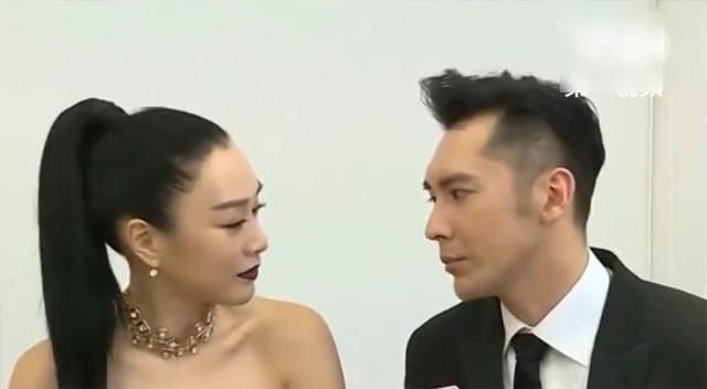 抖音私信给我朋友怎么出现象一只眼睛样的，而且显示仅读一两秒钟自动撤回呢？我跟其他朋友正常就只一个人游戏画面
